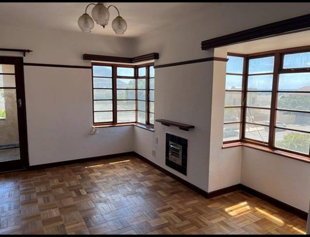 2 BEDROOM PROPERTY TO RENT IN FISH HOEK